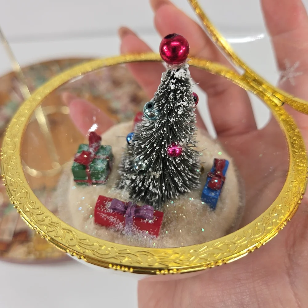 VTG Christmas Clear Glass‎ Round Trinket Box Ornament Mini Diorama Winter Wonder